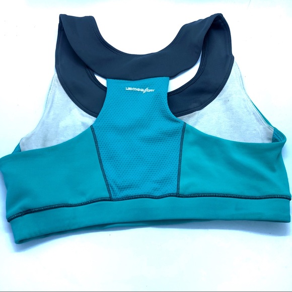 New balance workout shorts and bra - Picture 2 of 10